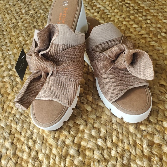 bernie mev. Shoes - Bernie Mev Women's Venti Fresia Wedge Sandal Sz 7